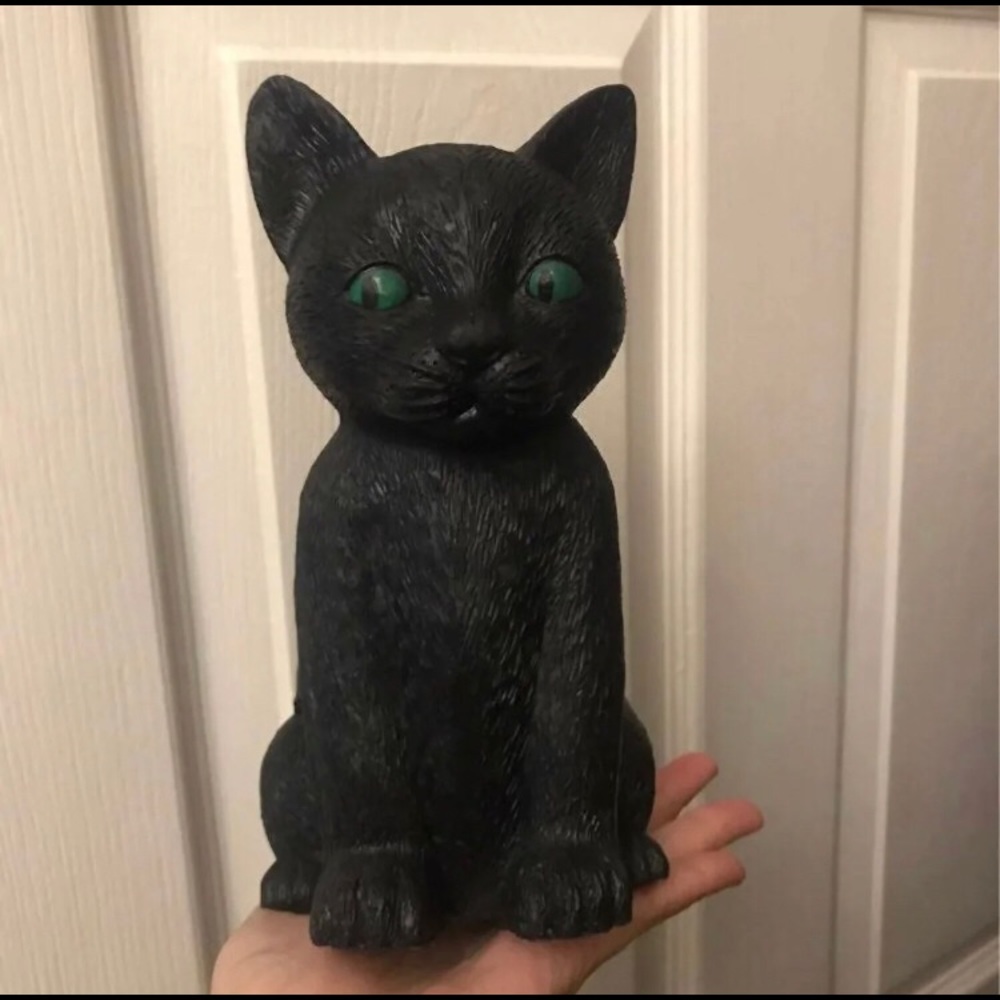 Black cat statue 8 inches tall like new